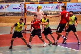 تورنمنت بین‌المللی هندبال یزد؛ برتری هندبالیست‌های ایرانی مقابل تیم‌های ملی عراق و ازبکستان