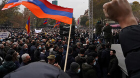 ورود معترضان ارمنی به ساختمان دولت در ایروان/ شورای امنیت ملی خواستار استعفای رئیس ستاد ارتش شد