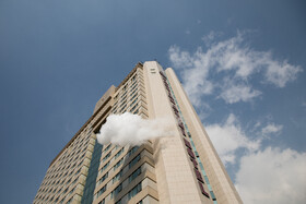 مانور عملیاتی امداد و نجات و اطفای حریق آتش نشانی تهران سه شنبه ۱۲ اسفندماه در هتل پارسیان آزادی برگزار شد.
