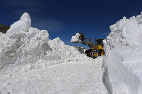 عملیات بازگشایی جاده پیست تاریک دره همدان