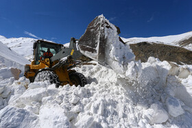 عملیات بازگشایی جاده پیست تاریک دره همدان