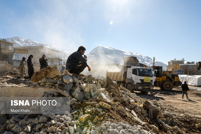 حضور موثر تولیدکنندگان کهگیلویه و بویراحمد در کنار مردم زلزله زده دنا حضور موثر تولیدکنندگان کهگیلویه و بویراحمد در کنار مردم زلزله زده دنا