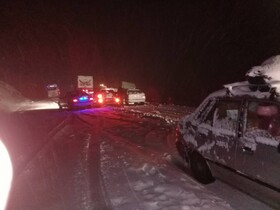 امدادرسانی به ۷۴ خودروی گرفتار در برف و کولاک چهارمحال و بختیاری