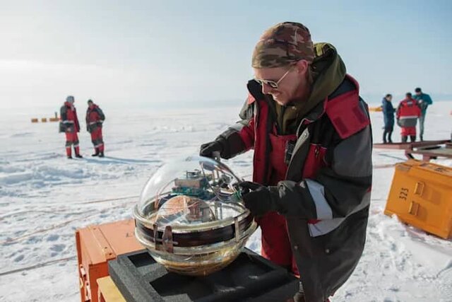 روسیه یک رصدخانه نوترینویی را در عمیق‌ترین دریاچه جهان غرق کرد