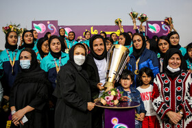 مراسم جشن قهرمانی تیم شهرداری سیرجان در سیزدهمین دوره لیگ برتر فوتبال بانوان (جام کوثر)