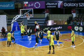 دیدار تیم های بسکتبال نفت آبادان و ذوب آهن اصفهان