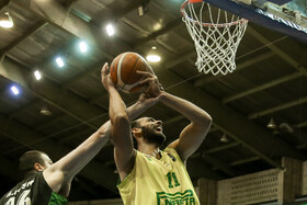 دیدار تیم های بسکتبال نفت آبادان و ذوب آهن اصفهان