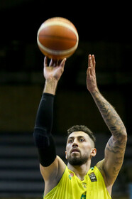 دیدار تیم های بسکتبال نفت آبادان و ذوب آهن اصفهان