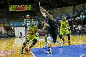 دیدار تیم های بسکتبال نفت آبادان و ذوب آهن اصفهان