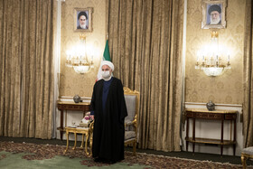  حسن روحانی، رییس جمهوری پیش از دیدار با وانگ‌ئی وزیر امور خارجه چین 