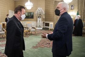 محمدجواد ظریف و محمود واعظی پیش از دیدار وانگ ئی وزیر امور خارجه چین با حسن روحانی، رییس جمهوری