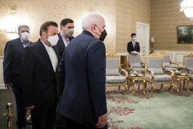 محمدجواد ظریف و محمود واعظی پیش از دیدار وانگ ئی وزیر امور خارجه چین با حسن روحانی، رییس جمهوری
