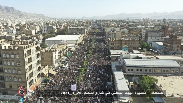 یمنی‌ها در راهپیمایی‌های هزاران نفری بر "ثبات و پایداری" خود تاکید کردند