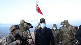 اعلام آمادگی ترکیه برای همکاری نظامی با عراق در جریان بازدید وزیر دفاع از پایگاه‌های مرزی