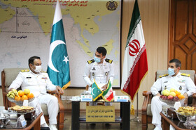 فرمانده ناوگروه نیروی دریایی پاکستان با امیر دریادار دوم تذکر دیدار کرد