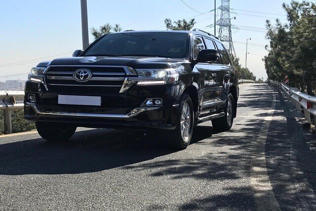 اجاره لندکروز  به چه صورت است؟