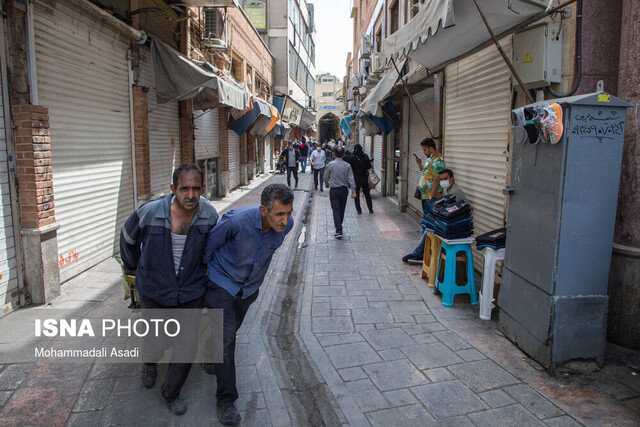 در خانه نمی مانید، حداقل ماسک بزنید