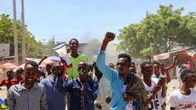 اعتراضات در موگادیشو برای برکناری رئیس جمهوری/ تسلط شورشیان بر محله‌های پایتخت