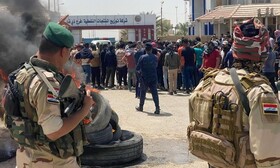 معترضان عراقی در اعتراض به قراردادهای شغلی نهادهای دولتی را بستند