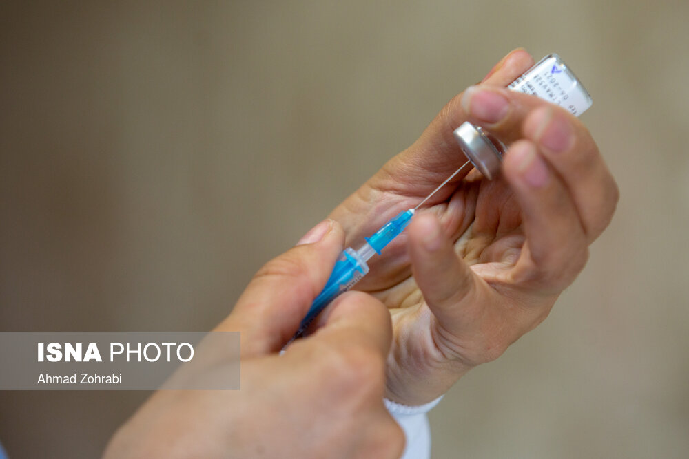 دانشجویان تحصیلات تکمیلی در اولویت واکسیناسیون قرار بگیرند