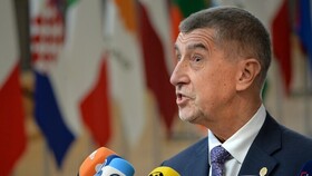 نخست‌وزیر چک: اروپایی‌ها حداقل یک دیپلمات روس را اخراج کنند