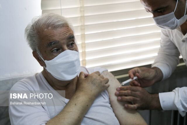 مراجعه ۴۵ درصد از سالمندان اصفهانی برای تزریق واکسن
