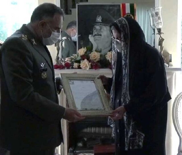 دیدار امیر سرتیپ حیدری با خانواده شهید فلاحی