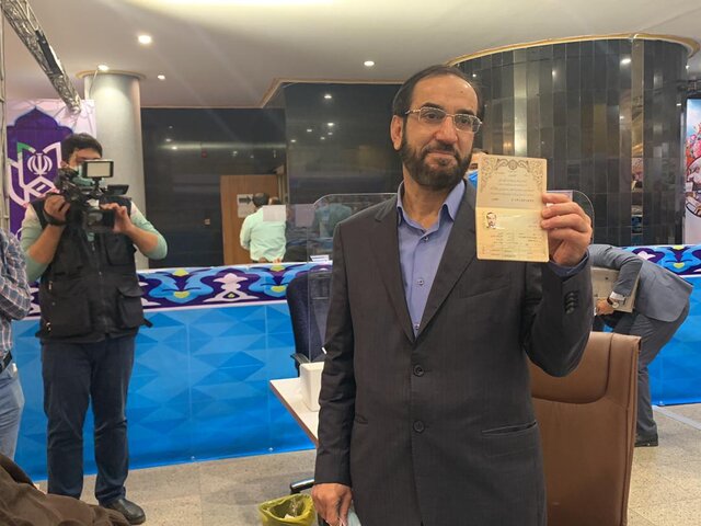 محمد صادقی در انتخابات ریاست جمهوری ثبت نام کرد