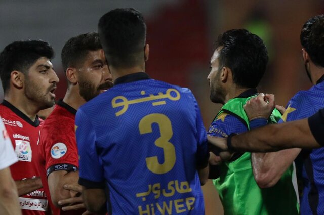 «اخلاق سیاه» در زمین سبز!/ اوضاع فوتبال ایران خراب است