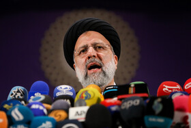 ابراهیم رییسی بعد از ثبتنام در انتخابات ریاست جمهوری ۱۴۰۰در مقابل خبرنگاران حاضر وزارت کشور قرار گرفت و به طرح دیدگاهها، برنامهها و اهداف خود پرداخت.