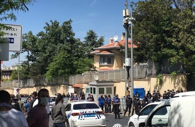 تظاهرات ترکیه‌ای ها مقابل منزل سفیر اسرائیل در آنکارا و درخواست برای مداخله نظامی