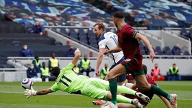 پیروزی تاتنهام و شکست استون ویلا در لیگ جزیره