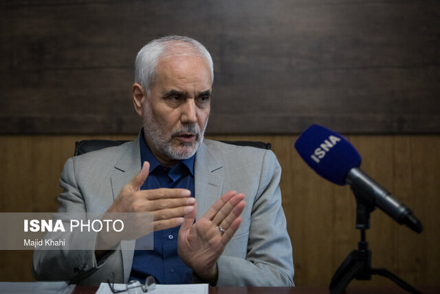 تنها یک اقتصاددان می‌تواند مشکل اقتصاد کشور را حل کند