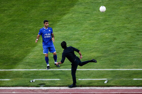 از مرحله یک هشتم نهایی جام حذفی فوتبال، استقلال و ذوب آهن اصفهان، چهارشنبه ۲۹ اردیبهشت ۱۴۰۰، در ورزشگاه آزادی به مصاف هم رفتند که در پایان تیم استقلال با نتیجه دو بر یک به برتری دست یافت.