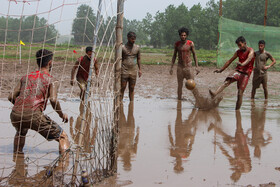 فوتچل یک ورزش بومی شبیه فوتبال است و در شالیزار برگزار میشود. این بازی بیشتر در استان گیلان و بین کشاورزان رواج دارد که معمولاً در زمان کاشت نشای برنج در زمینهای کشاورزی انجام میشود. با زرد شدن وضعیت کرونا در گیلان،  مسابقات سالانه این ورزش در روستای «کین چاه» آستانه اشرفیه گیلان برگزار شد.