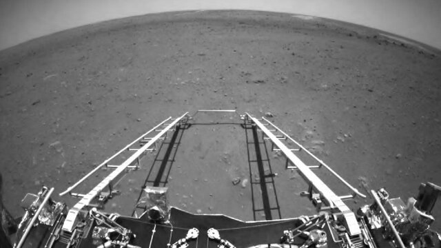 اولین راهپیمایی "ژورونگ" روی سطح مریخ انجام شد