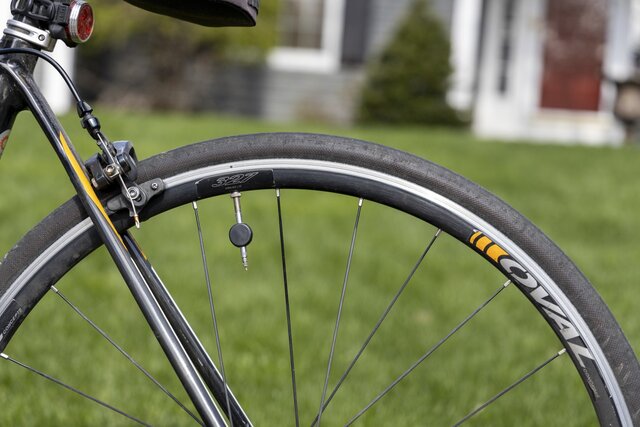 دستگاه فشارسنج باد تایر دوچرخه قابل اتصال به گوشی موبایل