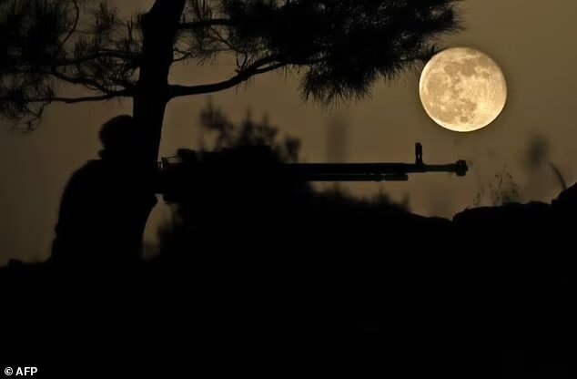 عکس تزئینی است ادعای مخالفان سوری درباره استقرار مجدد نیروهای حزبالله لبنان در حومه دمشق