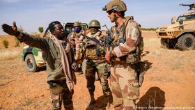 فرانسه عملیات مشترک نظامی با مالی را تعلیق کرد