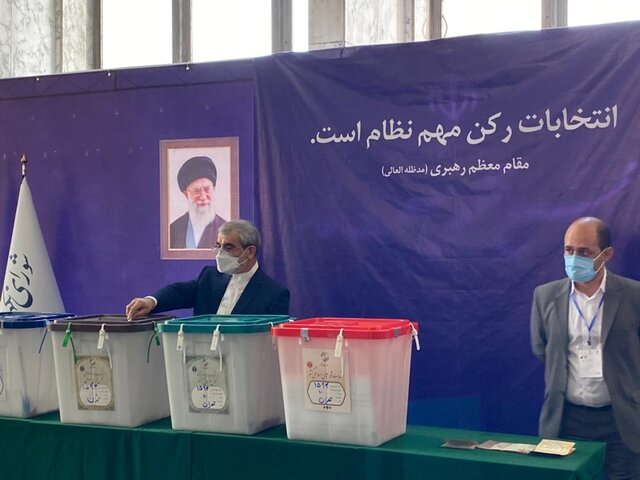 حضور پرشور مردم پای صندوق های رای چشم طمع بیگانگان را کور خواهد کرد