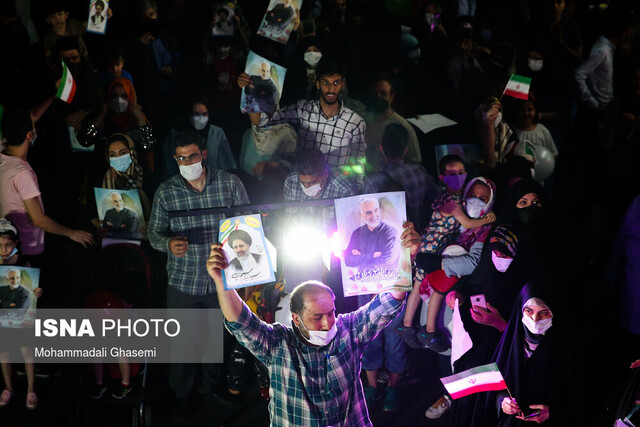 روزنامهها یک روز پس از معرفی رییس جمهور هشتم روزنامهها یک روز پس از معرفی رییس جمهور هشتم