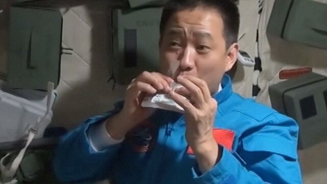منوی باز فضانوردان چینی در ایستگاه فضایی!
