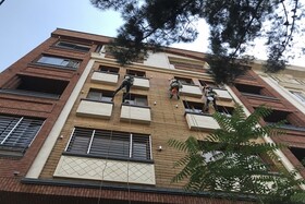 پوشاندن درز انقطاع بین دو ساختمان با روش دسترسی با طناب و بدون نیاز به داربست در تهران و کرج