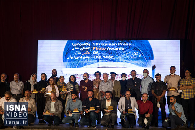 ویدئو / برگزاری مراسم پنجمین دوره نشان عکس سال مطبوعاتی 