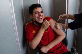 تزریق واکسن کرونا به بیماران اوتیسم