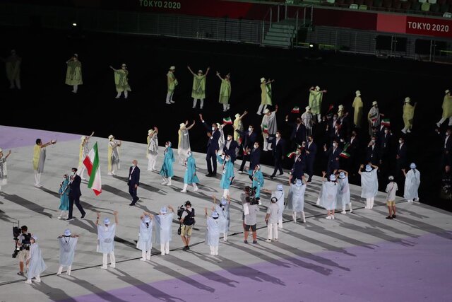 رژه کاروان ایران در افتتاحیه المپیک توکیو با لباس رسمی + تصاویر