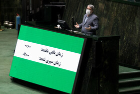  عبدالرضا رحمانی فضلی، وزیر کشور در حال پاسخ به سوالات مجتبی یوسفی نماینده مردم اهواز در جلسه علنی مجلس - ۵ مرداد