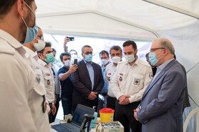 دکتر سعید نمکی در آغاز واکسیناسیون خبرنگاران علیه کرونا