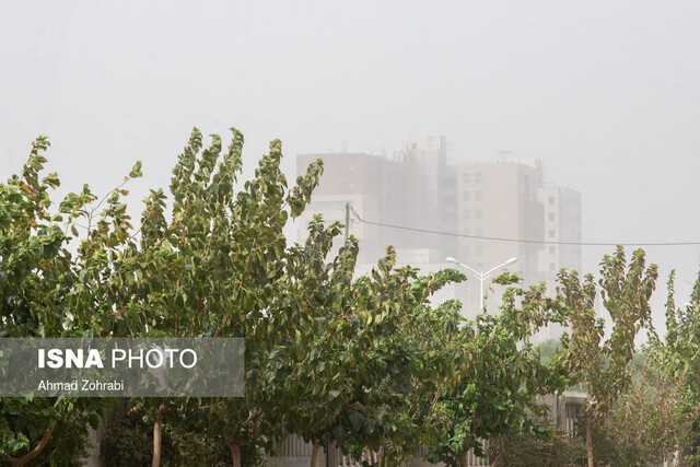 خیزش گرد و خاک و آلودگی هوا در اصفهان تا سه‌شنبه