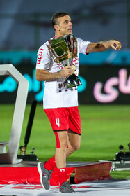 شادی سید جلال حسینی کاپیتان تیم پرسپولیس در جشن قهرمانی پرسپولیس در لیگ برتر فوتبال
